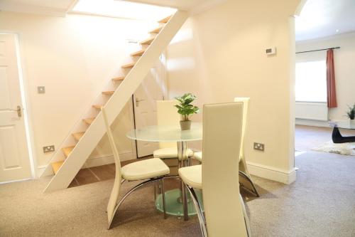 Zona de estar de Letting Serviced Apartments - Guards View, Windsor
