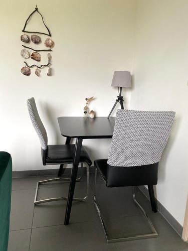 a table and two chairs in a room at 't lant van Texsel in De Koog