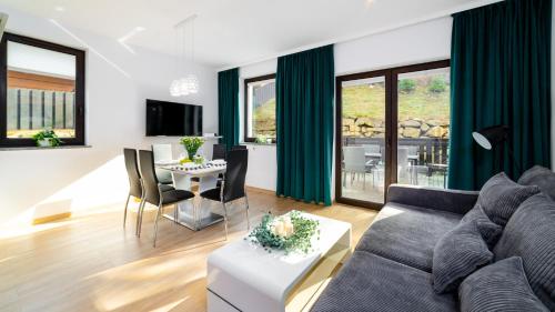 VacationClub - Alpina, Wita Stwosza 8 Apartament 1