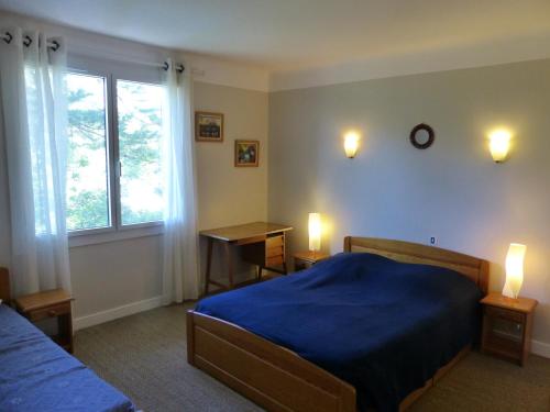 Giường trong phòng chung tại Villa Haristeguia Pour 8 Personnes Entre Lac Et Ocean