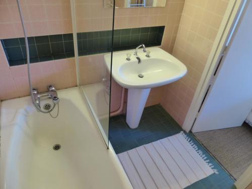 Phòng tắm tại Villa Haristeguia Pour 8 Personnes Entre Lac Et Ocean