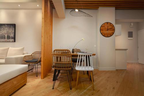 Cozy Downtown Apartment