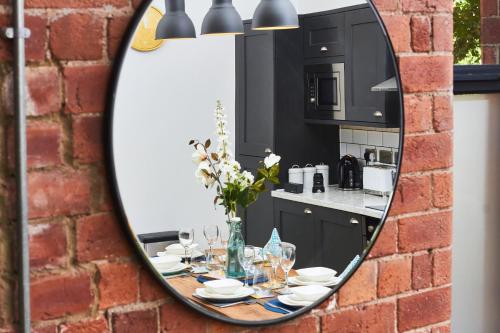A kitchen or kitchenette at The Grand Manhattan Apartment in Central Leeds