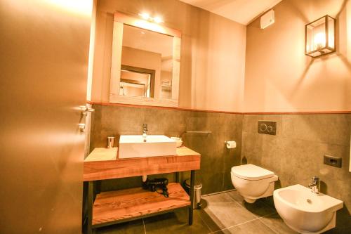 a bathroom with a sink and a toilet at Chalet Everest - Luxury Apartments in Prato Nevoso