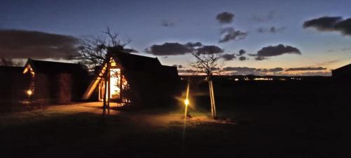 a night time picture of a house with a light at Hotelhuisje Warmenhuizen #B in Warmenhuizen
