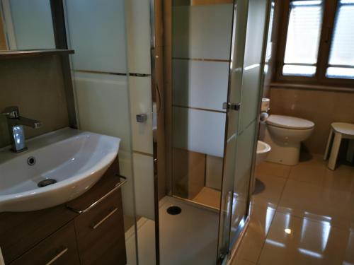 Un baño de New Alexander Hotel