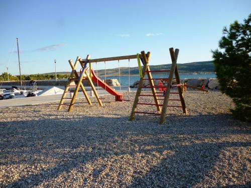 Zdjęcie z galerii obiektu Apartment in Seline - Paklenica Riviera 41566 w mieście Seline