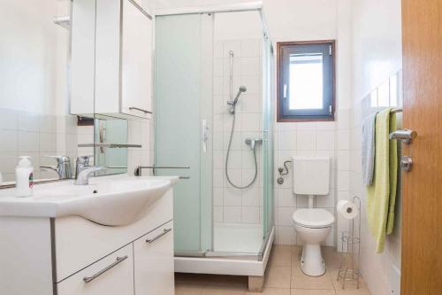 Fotografie z fotogalerie ubytování Apartments in Vir - Insel Vir 41235 v destinaci Vir