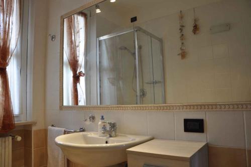 a bathroom with a sink and a shower and a mirror at Apartments in Lazise - Gardasee 40839 in Lazise