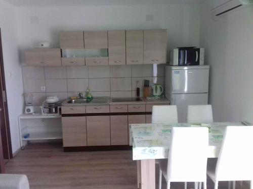 Кухня или кухненски бокс в Apartments in Senj 39740