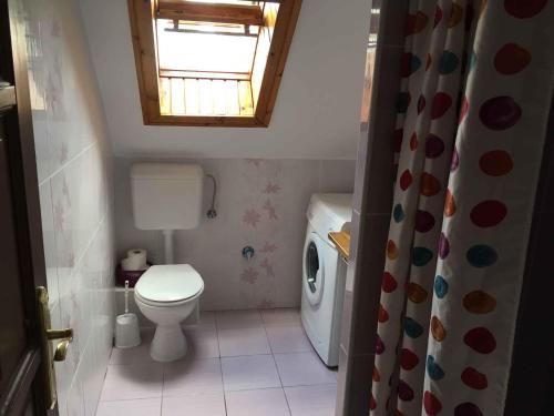 Kúpeľňa v ubytovaní Holiday home in Balatonmariafürdo 40806