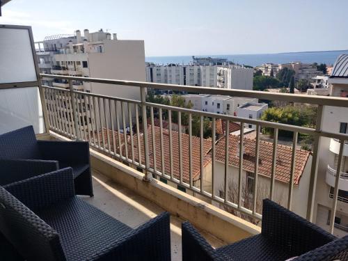 Photo de la galerie de l'établissement 3 pièces près des plages de Juan avec parking, à Juan-les-Pins