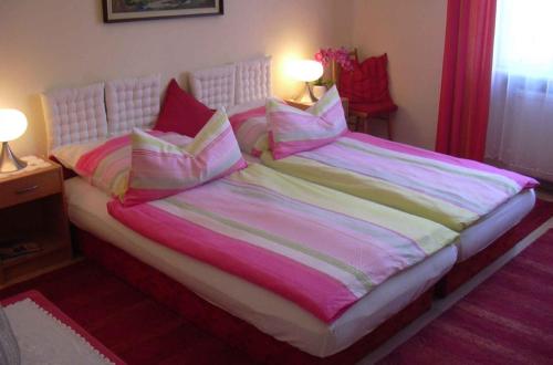Een bed of bedden in een kamer bij Apartment in Heviz/Balaton 18904