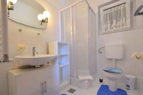Gallery image of Apartment in Omisalj - Insel Krk 13339 in Omišalj