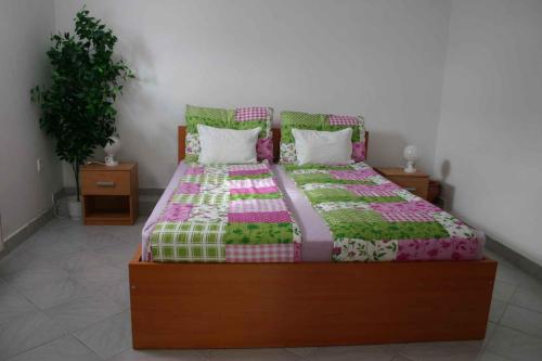 Postel nebo postele na pokoji v ubytování Holiday home Cserszegtomaj/Balaton 39729