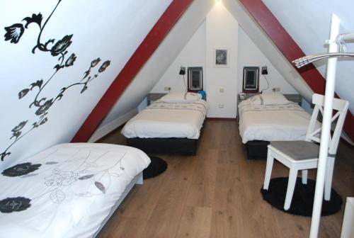 Ένα ή περισσότερα κρεβάτια σε δωμάτιο στο Vakantiehuis "It koaihûs"