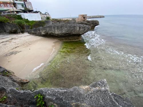 a view of a beach with rocks and the water at Chill島嶼 in Xiaoliuqiu
