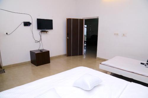 Postel nebo postele na pokoji v ubytování Celestial Resorts