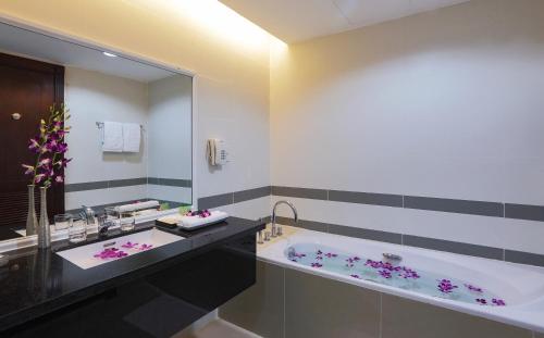 Ένα μπάνιο στο Sunrise Hotel