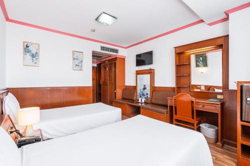 Katil atau katil-katil dalam bilik di Elizabeth Hotel