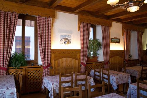 a dining room table and chairs in a room at La Pointe Percée in Le Grand-Bornand