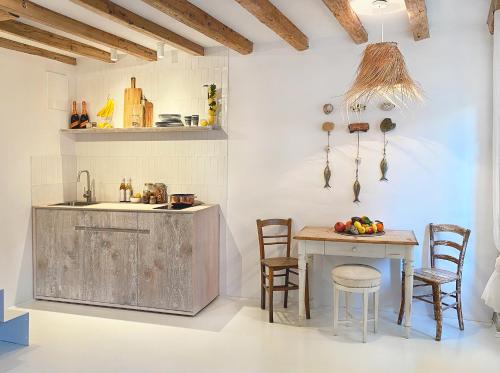 Salt - Mediterranean Design in Old Town