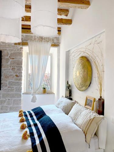 Salt - Mediterranean Design in Old Town