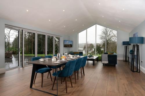 Luxury - Contemporary - Lakeland Home - Sleeps 10 - Stunning Lake Views