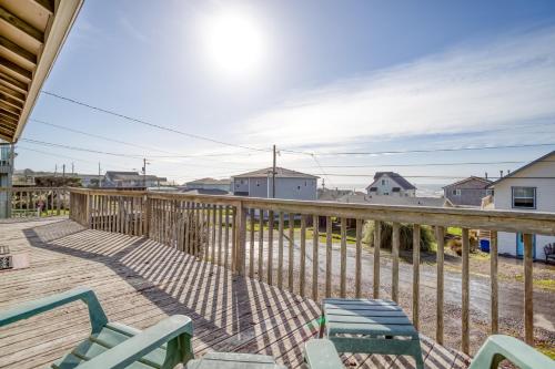 a deck with chairs and a view of the ocean at A Sea Breeze in Lincoln City