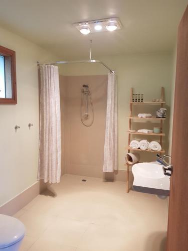 a bathroom with a shower and a sink at Inverloch par 3 Golf & Cafe and Cocoa & Briar Cottages in Inverloch