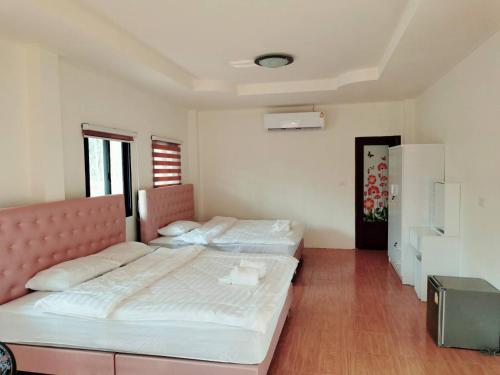 Ένα ή περισσότερα κρεβάτια σε δωμάτιο στο Home Garden Chaeson บ้านสวน ชวนฝัน