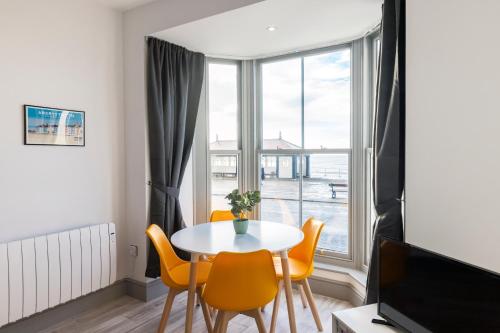 Gallery image of New central seafront apartment- stunning sea views in Aberystwyth