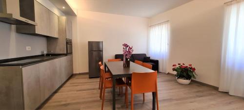 a kitchen and dining room with a table and chairs at RivAppartamenti in Riva del Garda