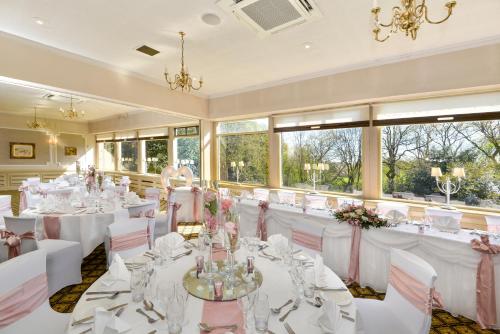 Restaurant ou autre lieu de restauration dans l'établissement Mercure Manchester Norton Grange Hotel & Spa