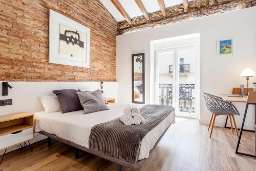 Giường trong phòng chung tại Modern&Confort Premium Concept Ruzafa , , ValenciaGUEST