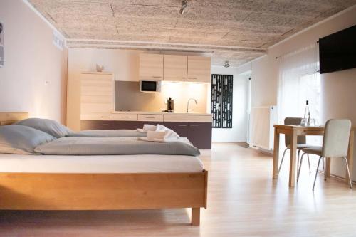 A bed or beds in a room at Böhmerwald Pur2