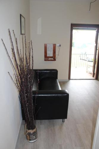 a black leather couch in a living room at Hotel Il Casale in Trevignano Romano