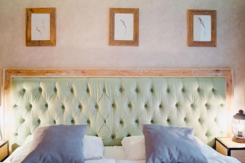 Postel nebo postele na pokoji v ubytování Hotel Podklasztorze