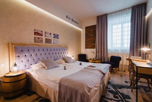 Postel nebo postele na pokoji v ubytování Hotel Podklasztorze