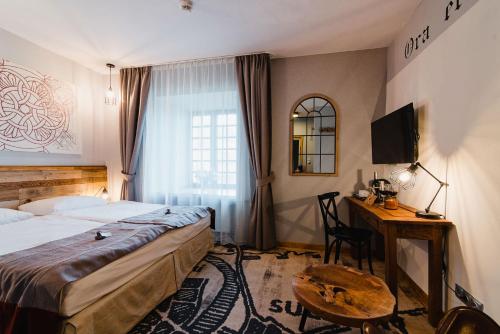 Postel nebo postele na pokoji v ubytování Hotel Podklasztorze
