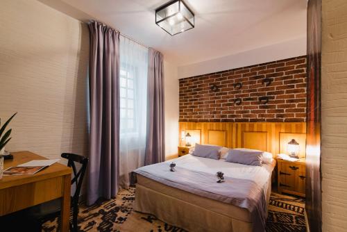 Postel nebo postele na pokoji v ubytování Hotel Podklasztorze