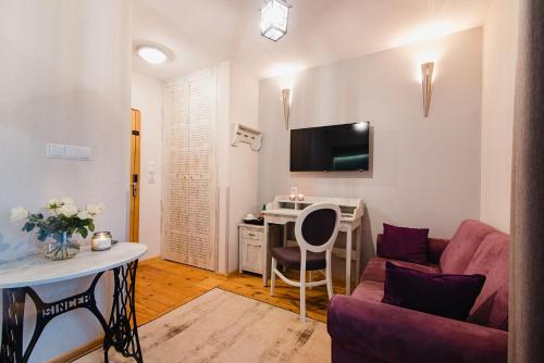 TV a/nebo společenská místnost v ubytování Hotel Podklasztorze