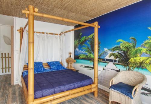 a bedroom with a canopy bed with a mural at Appartement Plage et JACUZZI Balnéothérapie Athis Mons in Athis-Mons