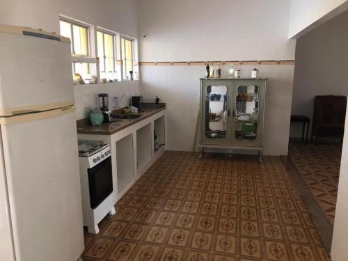 Dapur atau dapur kecil di Casa Com Piscina a 3 Quadras da Praia da Vila