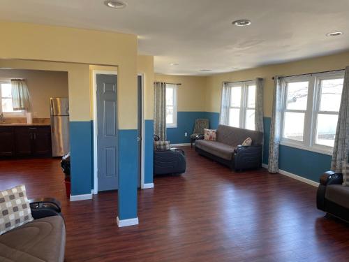 A seating area at JD Apartment and House