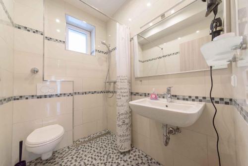 Kúpeľňa v ubytovaní Apartment in Starigrad-Paklenica 36685