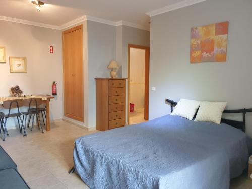 A bed or beds in a room at Lovely Studio Marta on the beach Falesia, Albufeira