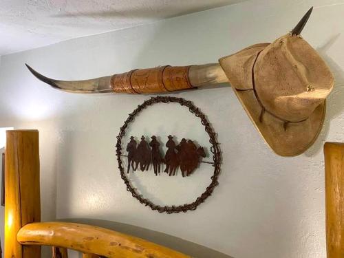 a moose antler and a hat hanging on a wall at Dawson House Lodge in Chemult