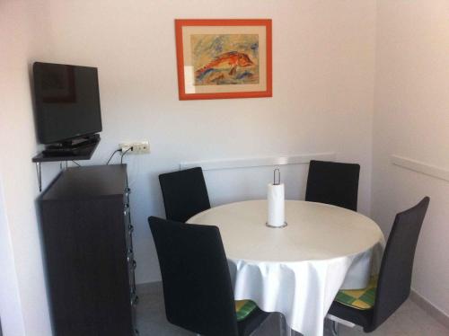 Televízia a/alebo spoločenská miestnosť v ubytovaní Apartment in Lopar - Insel Rab 36121