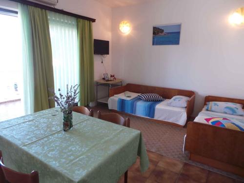 Posteľ alebo postele v izbe v ubytovaní Apartments in Sabunike/Zadar Riviera 7766